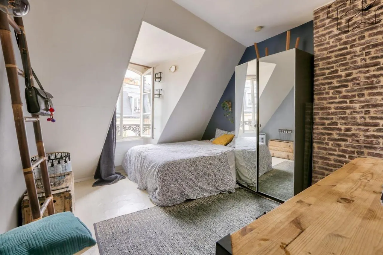 Cosy Apartment Near Champ De Mars contacts
